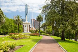 Skyline del Southbank di Melbourne sui giardini della Regina Vittoria, Australia - © FiledIMAGE / Shutterstock.com