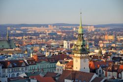 Skyline della città di Brno, Repubblica Ceca, al tramonto. Sorge nella parte sud-orientale del paese a circa 200 km dalla capitale Praga - © 260920073 / Shutterstock.com