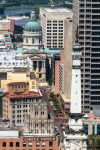 Skyline della città di Indianapolis, Indiana (USA). Nell'immagine si vedono la Circle Tower, il Soldiers e Sailors Monument e il Campidoglio - © Jonathan Weiss / Shutterstock.com ...