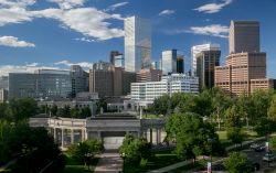Skyline di Denver, Colorado: la città è nota come The Mile High City perchè sorge a un'altitudine di 1609 metri di altezza, pari a 1 miglio.

