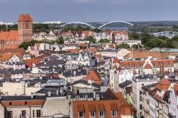 Skyline di Torun, Polonia. Una bella veduta panoramica della cittadina polacca il cui centro storico è inserito nel Patrimonio dell'Umanità dell'Unesco. La città ...
