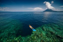 Lo snorkeling nelle acque dell'isola di Bunaken è sicuramente l'attività principale di molti turisti che scelgono l'escursione su quest'isola del Sulawesi Settentrionale, ...