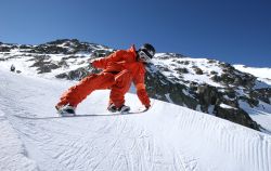 A Les Deux Alpes troviamo un rinomato Snowpark, a 2600 metri di altitudine, amato dagli appassionati di snowboard e di Freestyle - © bruno longo - www.les2alpes.com