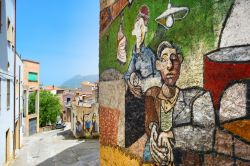 Sono oltre 200 i murales di Orgosolo, una delle attrazioni turistiche della cittadina - © MNStudio / Shutterstock.com