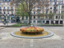 La sorgente termale chiamata Kochbrunnen a Wiesbaden, Germania. Da qui fuoriesce acqua calda.



