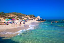 Spaggia di Santa Giusta, Costa Rei, e il mare turchese del sud della Sardegna - © Eva Bocek / Shutterstock.com