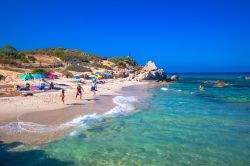 Spaggia di Santa Giusta, Costa Rei, e il mare turchese del sud della Sardegna - © Eva Bocek / Shutterstock.com