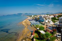 Sperlonga, Latina: qui trovate alcune delle spiagge più belle del Lazio - © Tetiana Tychynska / Shutterstock.com