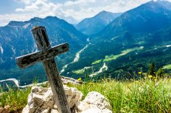 Spettacolare veduta dal monte Puerschling nei pressi di Oberammergau, Baviera, Germania.
