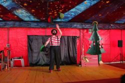 Spettacolo per bambini e famiglie al Salento Santa Claus Village del Camping Santa Maria di Leuca a Gagliano del Capo