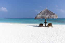 Una spiaggia di sabbia bianca nello splendido ...