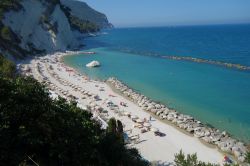 Spiaggia dei frati  nel Parco del Conero a Numana