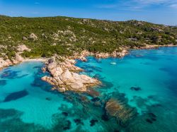 La spiaggia delle Vacche e spiaggia della Tartaruga presso Cala Girgolu nella baia di San Teodoro in Sardegna