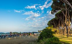 Spiaggia deserta al calar del sole a Roseto degli Abruzzi, provincia di Teramo.
