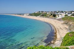 La grande spiaggia di Donville-les-Bains nei pressi di Granville. Siamo nel dipartimento della Manica, nella regione della Bassa Normandia, in Francia - foto © gdela / Shutterstock.com ...