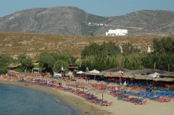 A 2 chilometri da Logaras sorge la spiaggia di Pounda, una delle più celebri di Paros non solo per via della sua bellezza ma anche per il grande complesso turistico a ridosso della stessa ...