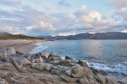 Spiaggia di Propriano dopo il tramonto, Corsica - © bikemp / Shutterstock.com