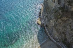 Una spiaggia di Vietri sul Mare vista dall'alto, provincia di Salerno, Campania. Dal 1997 il Comune, assieme agli altri paesi della costiera amalfitana, è Patrimonio dell'Umanità ...