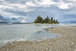 Una spiaggia sul Lago di Garda nei pressi di Manerba - © Nicola Bertolini / Shutterstock.com