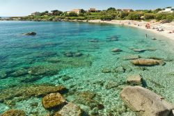 Corbara si affaccia su di un tratto di costa molto spettacolare: qui siamo a Davia, appena a nord-ovest dal borgo collinare del nord della Corsica © Bouvier Ben / Shutterstock.com