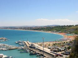 Spiaggia di Numana bassa a sud del porto