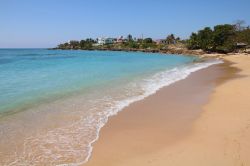 La spiaggia di Rancho Luna, una località a 18 km sud-est di Cienfuegos (Cuba), sul Mar dei Caraibi.