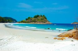 Una delle spiagge di sabbia bianca e fine a Redang, stato di Terengganu, Malesia - © 281974940 / Shutterstock.com