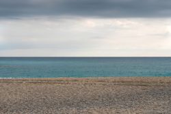 La spiaggia sabbiosa di Loano Liguria - © sergioboccardo / Shutterstock.com