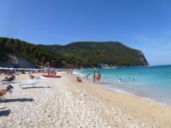 Spiaggia San Michele e Sassi Neri, a Sirolo