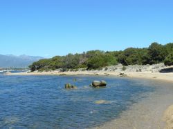 Spiaggia sulla costa sud della Corsica, siamo in corrispondenza della località  di Figari