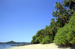 Spiaggia tropicale di Coibita, nota anche come Rancheria, con l'isola di Coiba sullo sfondo, Panama.

