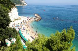 La spiaggia di Urbani a Sirolo nel Conero