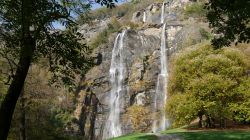 Splendida panoramica delle cascate di Acquafraggia a Piuro, provincia di Sondrio, Lombardia.



