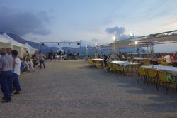 Stand gastronomici a Bagli, Olio e Mare. Vicino a San Vito lo Capo (Sicilia).
