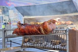 Stand gastronomico a Nivelles durante il carnevale - © skyfish / Shutterstock.com