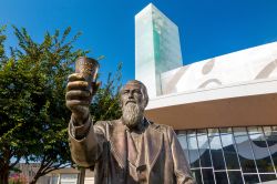 Statua al World of Coca-Cola Museum di Atlanta, USA. Aperto al pubblico nel maggio 2007, è dedicato alla storia e alla filosofia di uno dei marchi più di successo della storia. ...