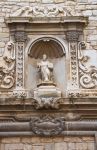 Un dettaglio di una statua nella chiesa di San Riccardo. Siamo ad Andria (BT), in Puglia.