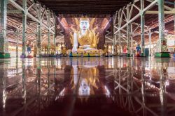 Statua del Buddha nel Ngahtatkyi Pagoda Temple di Yangon, Myanmar - © martinho Smart / Shutterstock.com