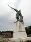 La statua del Soldato Morente di Robert Franges-Mihanovic a Osijek, Croazia. Questo monumento è dedicato ai soldati del 78° reggimento caduti sul campo di battaglia ed è importante ...