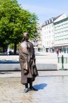 Statua della fontana di Manzu in Koenigsplatz a Augusta, Germania - © vvoe / Shutterstock.com