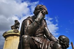 Statua di Amleto a Stratford-upon-Avon, la città di Shakespeare - © givi585 / Shutterstock.com