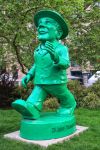 La singolare statua di Ampelmann che commemora l'unificazione tedesca a Wiesbaden, Germania. Questa città ospita la più antica città termale dell'Europa  - Don ...