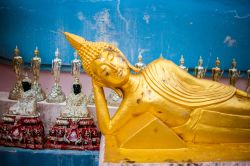 Statua di Buddha in posizione reclinata sull'isola di Koh Samui, in Thailandia - © colacat / Shutterstock.com