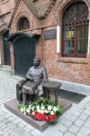 Statua di Elzbieta Zawacka a Torun, Polonia. Conosciuta anche con il nome di Zo, Elzbieta fu una professoressa universitaria polacca e combattente per la libertà durante la seconda guerra ...
