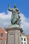 Statua di Laurentius Ioannis-Filius Costerus a Haarlem (Olanda): secondo gli olandesi è stato l'inventore della macchina da stampa - © Primi2 / Shutterstock.com