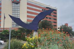 Statua di un pipistrello in una rotonda di Austin, Texas - © Fred Mays / Shutterstock.com