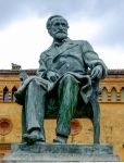 Statua di Verdi nella piazza centrale di Busseto - © 181300697 / Shutterstock.com