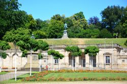 Statua equestre di Ernst II° (1818-1893), duca di Sassonia-Coburgo-Gotha all'Hofgarten di Coburgo, Germania - © photo20ast / Shutterstock.com