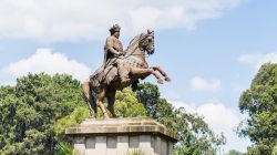 Statua equestre di Menelik II° nel centro ...