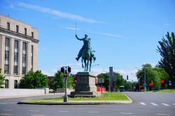 Statua equestre nel centro di Hartford, Conencticut (Stati Uniti d'America), in una giornata estiva - © Feng Cheng / Shutterstock.com